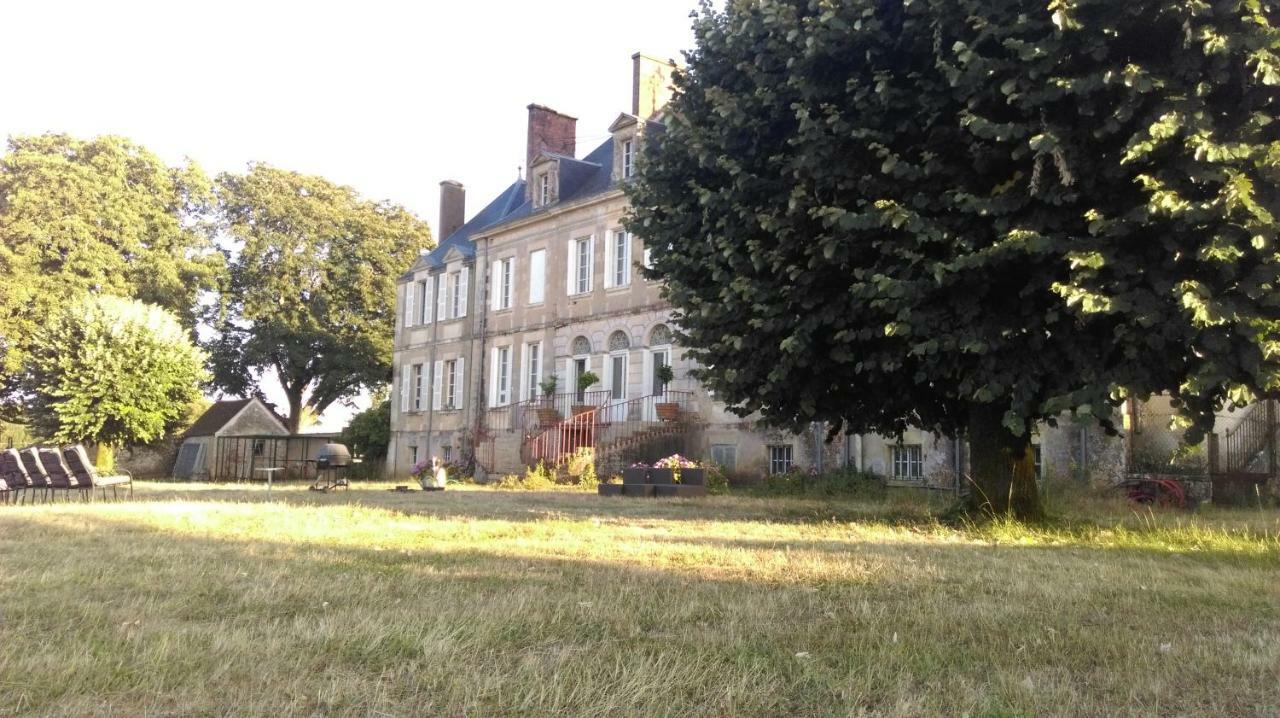 Chateau Des Noces Bazoges-en-Pareds Exterior photo