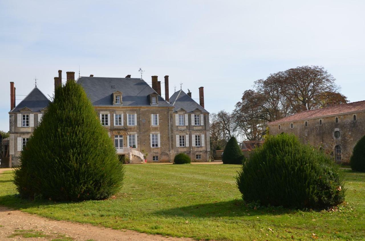 Chateau Des Noces Bazoges-en-Pareds Exterior photo